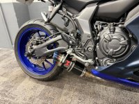 YAMAHA R7