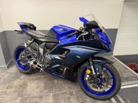 YAMAHA R7