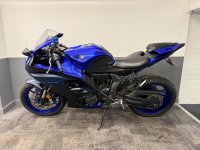 YAMAHA R7