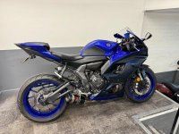 YAMAHA R7