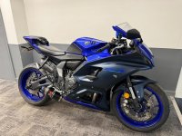 YAMAHA R7
