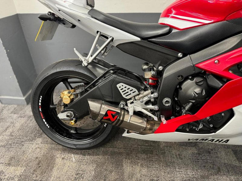 YAMAHA R6