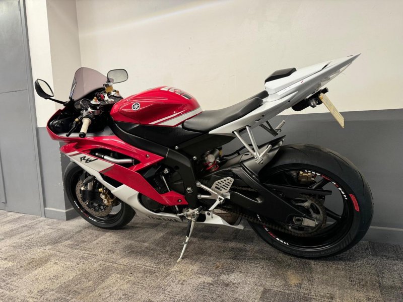 YAMAHA R6