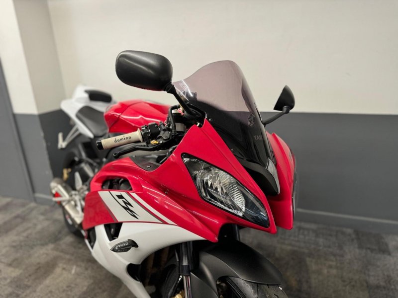 YAMAHA R6
