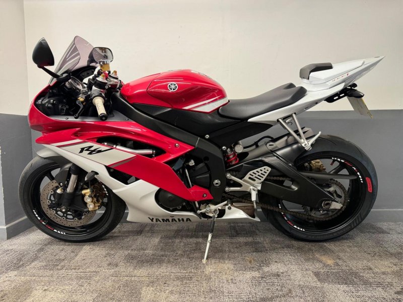 YAMAHA R6