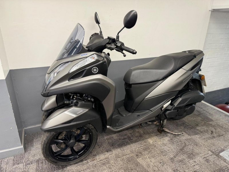 YAMAHA Tricity