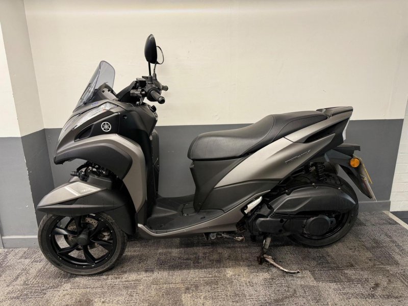 YAMAHA Tricity