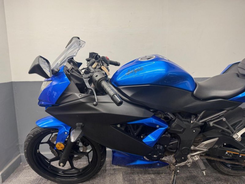 KAWASAKI Ninja 125