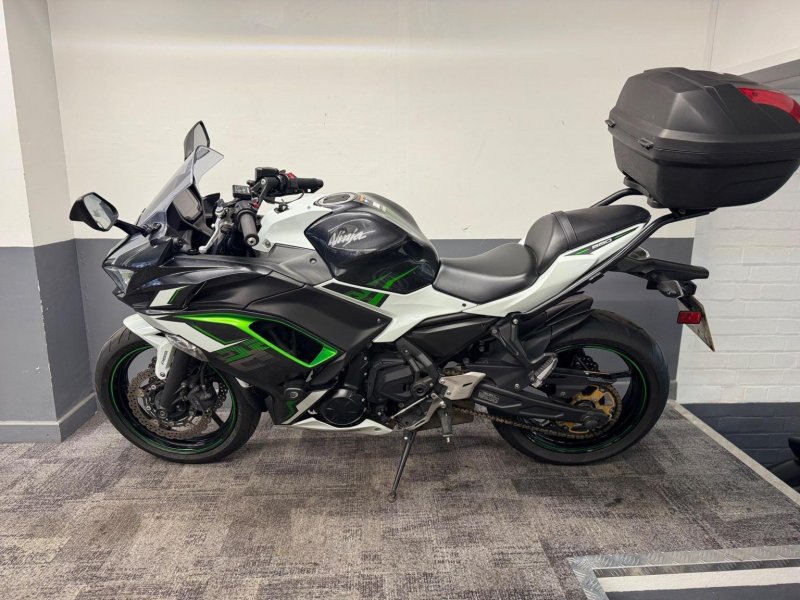 KAWASAKI Ninja 650