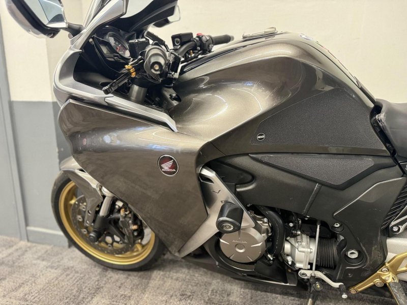 HONDA VFR1200F