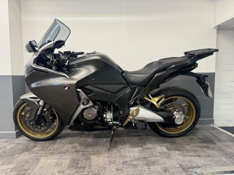 HONDA VFR1200F