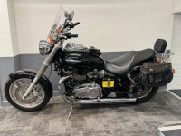 TRIUMPH Bonneville
