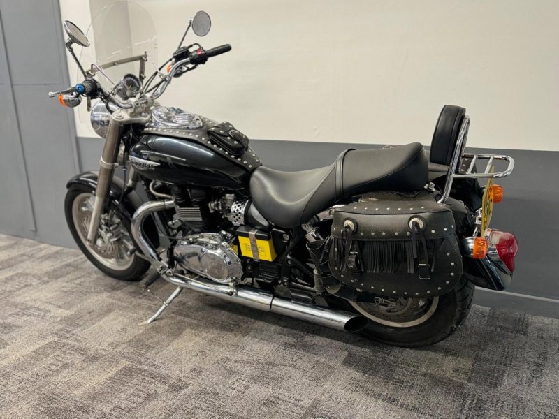 TRIUMPH Bonneville
