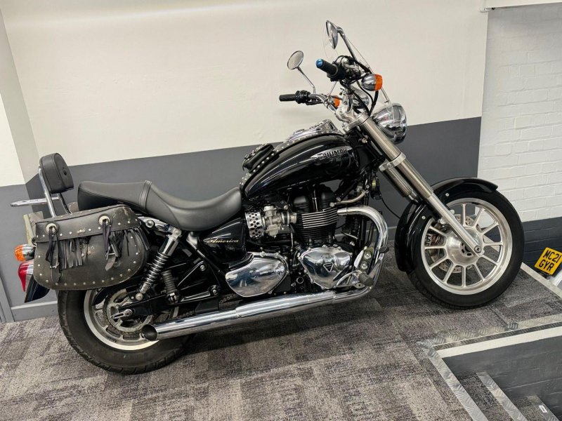 TRIUMPH Bonneville