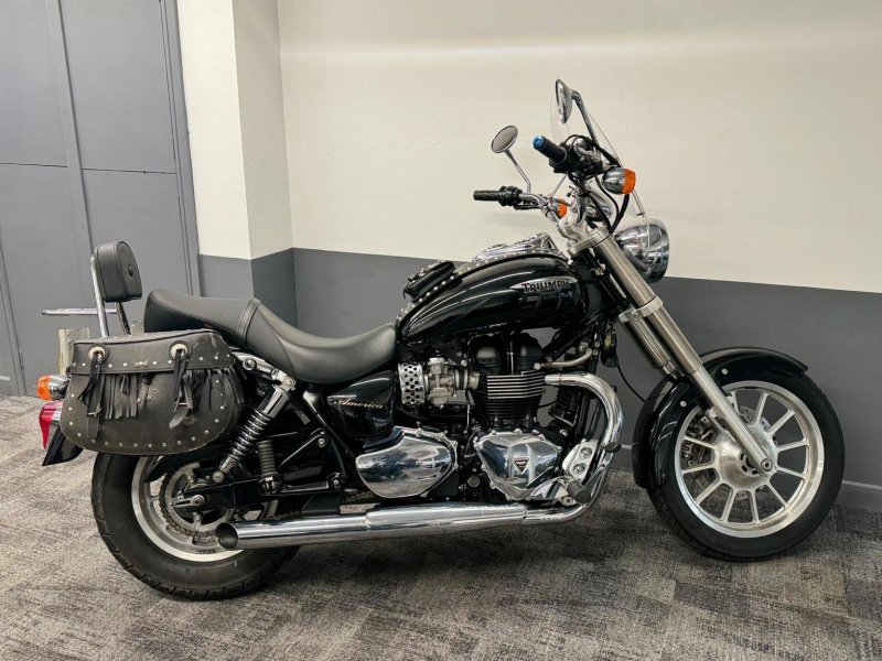 TRIUMPH Bonneville