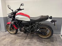 YAMAHA XSR700