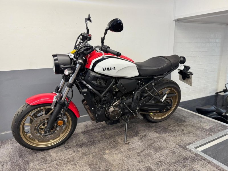 YAMAHA XSR700