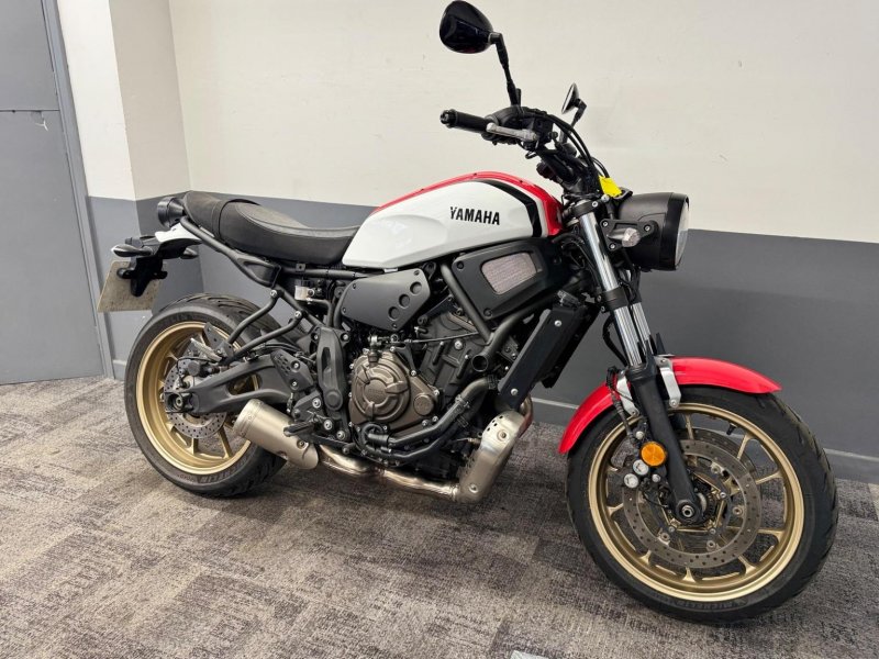 YAMAHA XSR700