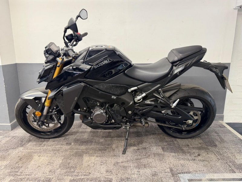 SUZUKI GSX-S1000