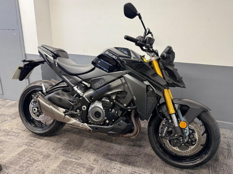 SUZUKI GSX-S1000