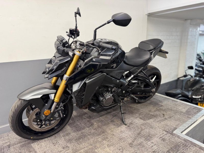 SUZUKI GSX-S1000