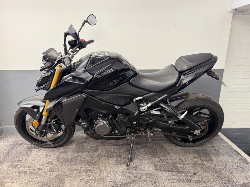 SUZUKI GSX-S1000