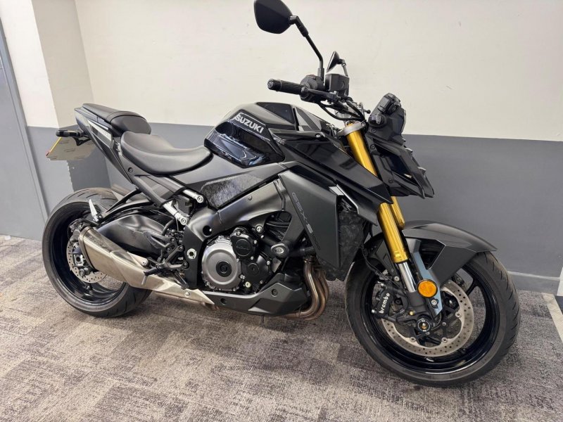 SUZUKI GSX-S1000