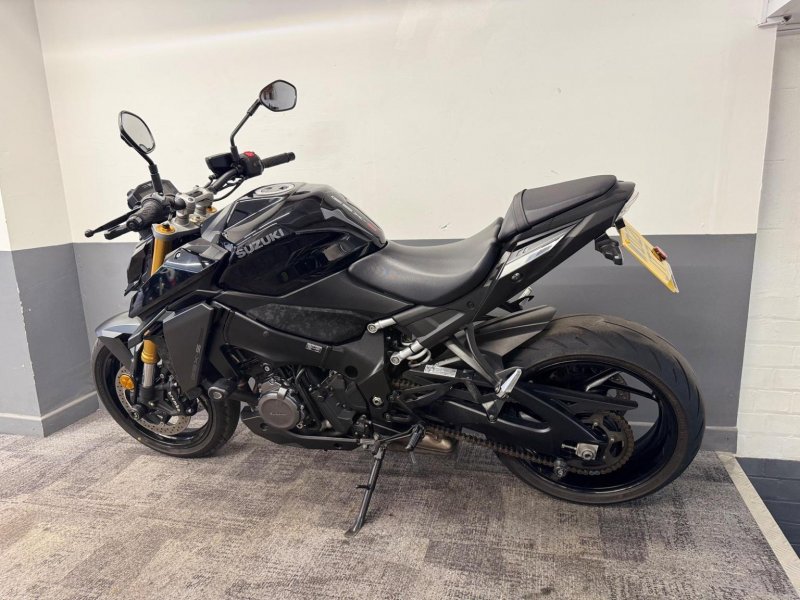 SUZUKI GSX-S1000