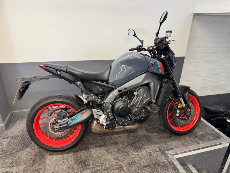 YAMAHA MT-09