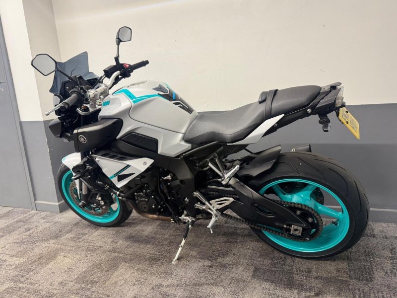 YAMAHA MT-10