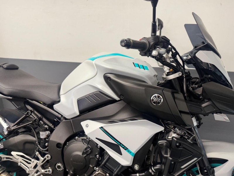 YAMAHA MT-10