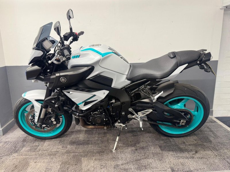 YAMAHA MT-10