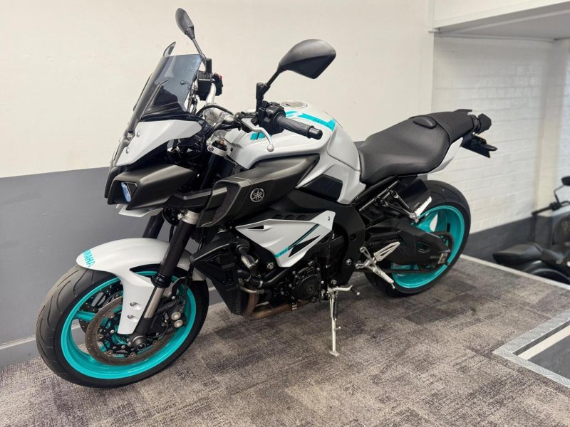 YAMAHA MT-10