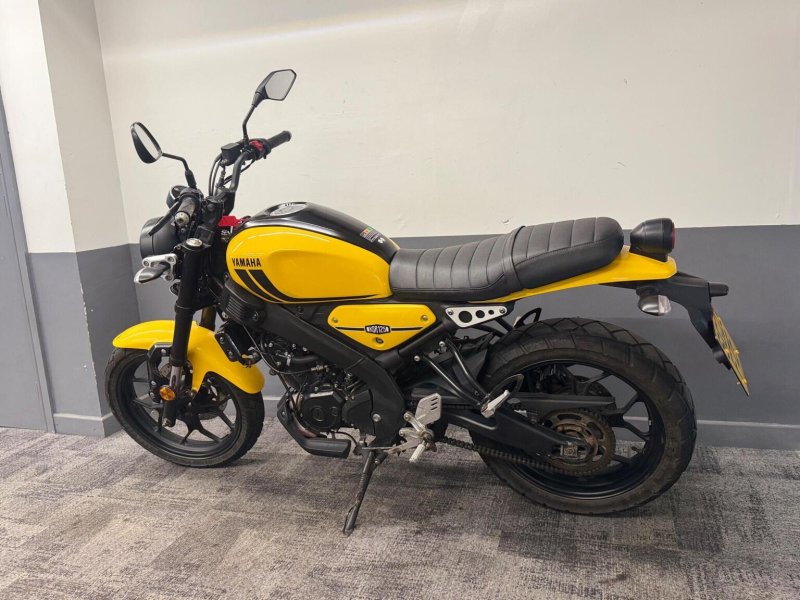 YAMAHA 