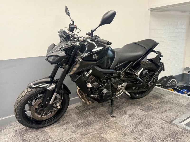 YAMAHA MT-09
