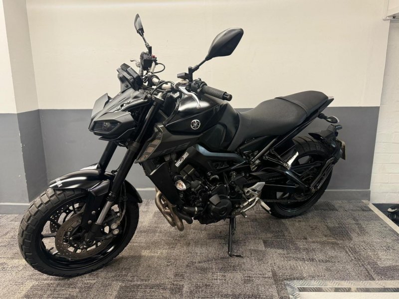 YAMAHA MT-09