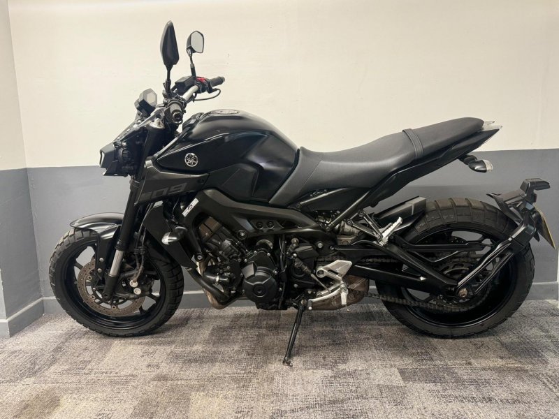 YAMAHA MT-09